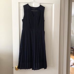 NWOT. Banana Republic pleated v-neck dress